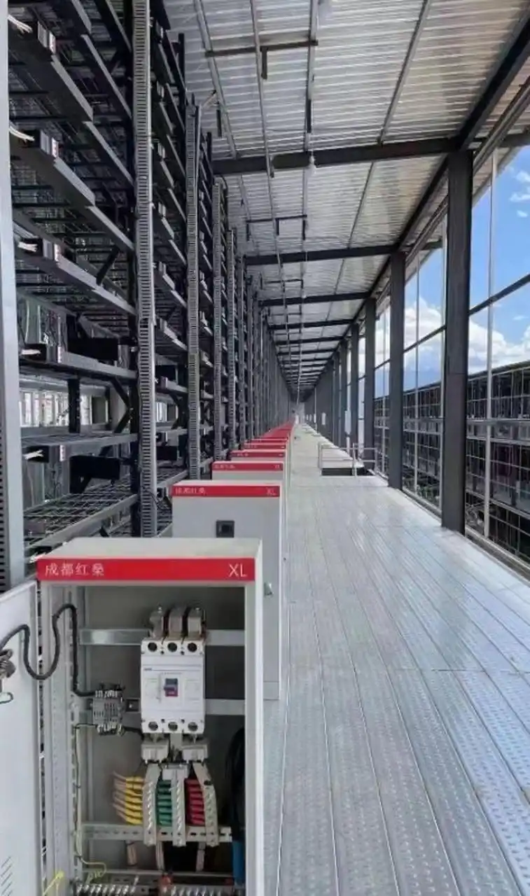 Innovative mining farm integrating sustainable technologies and smart hosting solutions